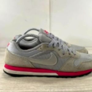 Nike MD Runner 2, pre-owned 9/10
